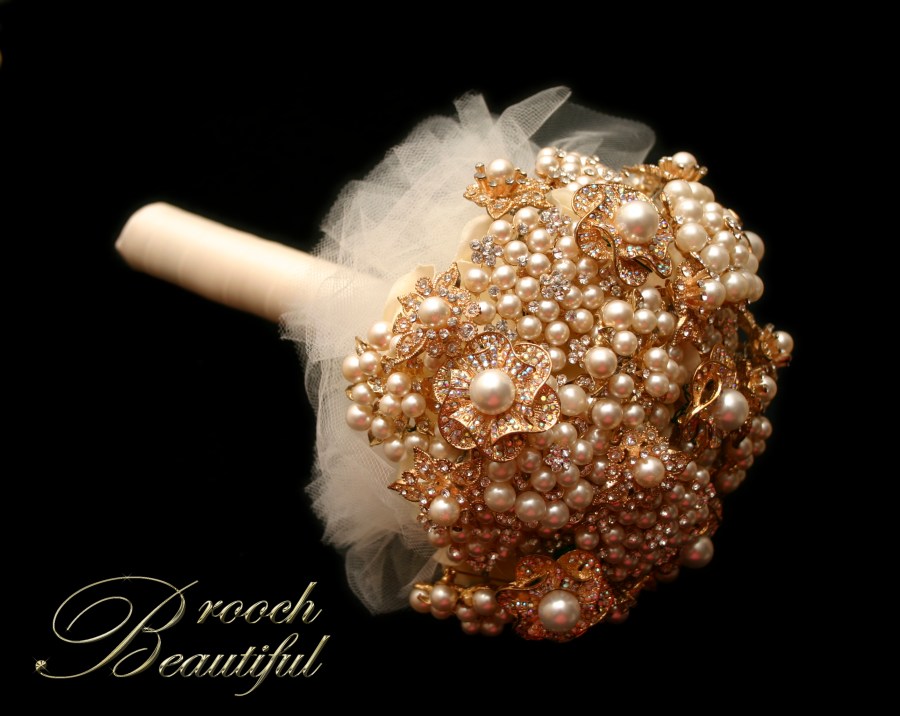 bling brooch broach vintage classic unique forever bouquet bridal #broochbeautiful antique pearl vintage golden